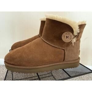 UGG Mini Bailey Button II - Women’s 8 - Chestnut Brown Suede